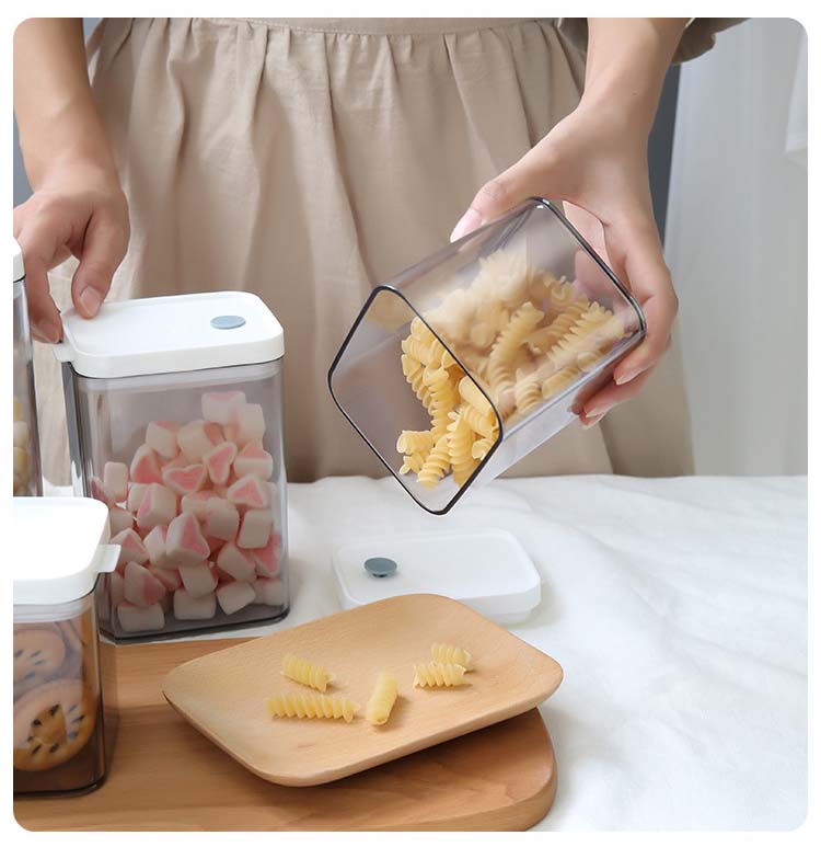 0.7L 1.1L 1.5L Three Different Sizes Food Conatiners Plastic Cereal Container With Airtight Lids And Silicon Strip For Grains Sn