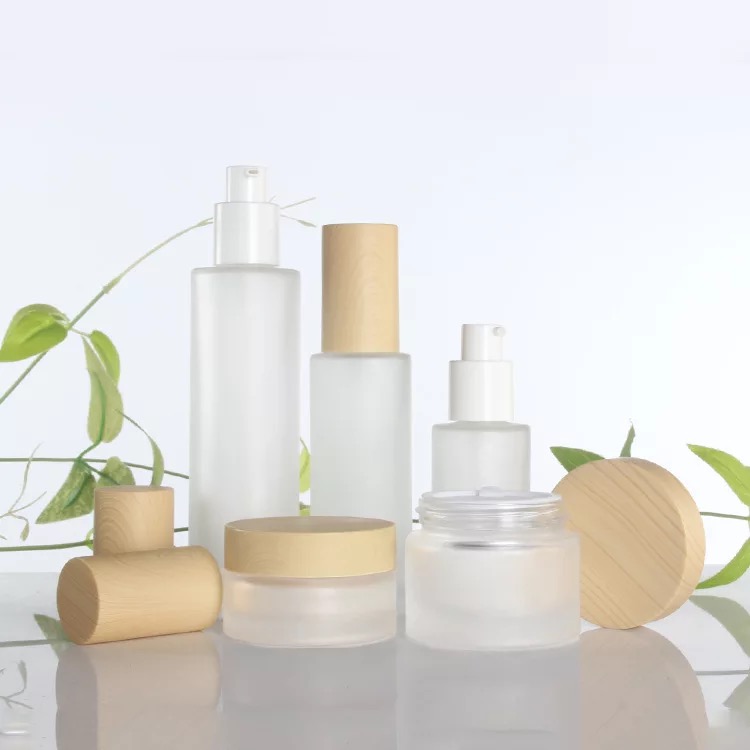 10-500ml pump spray bottle with bamboo cap cosmetic bottles PET bamboo shampoo bottle