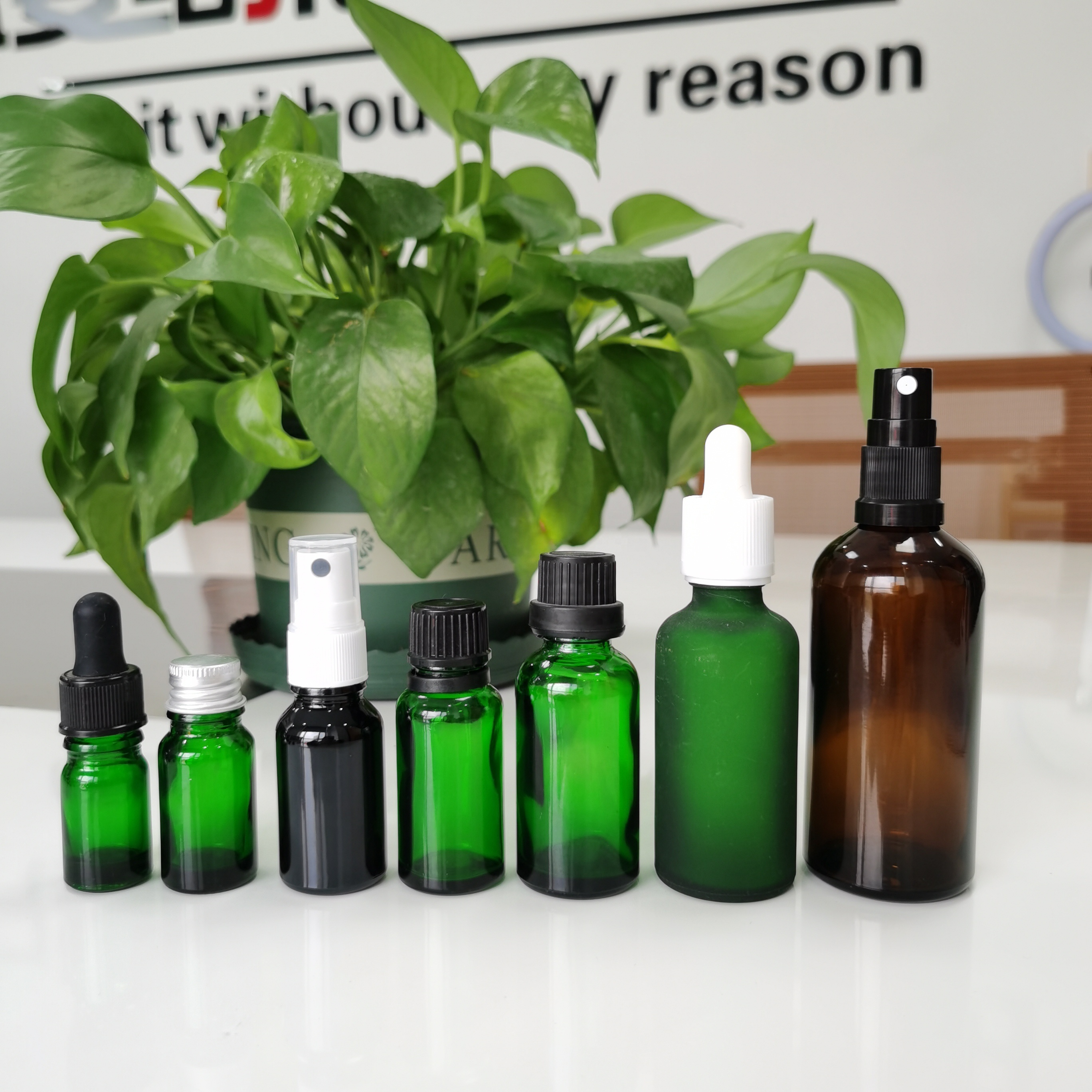100 ml green Glass essential oil perfume sprayer bottle for perfume cosmetic packaging
