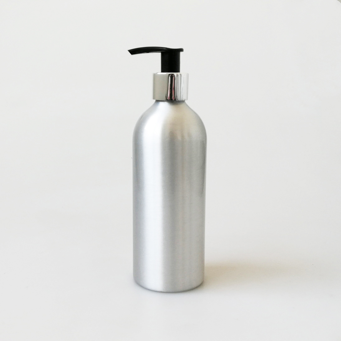 100% recyclable empty  300ml aluminium bottle with lotion pump for hand wash no printing