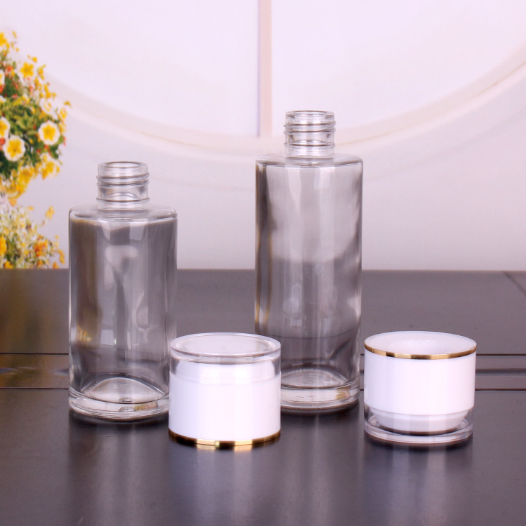 100ml 130ml Glass lotion bottle with pump sprayer