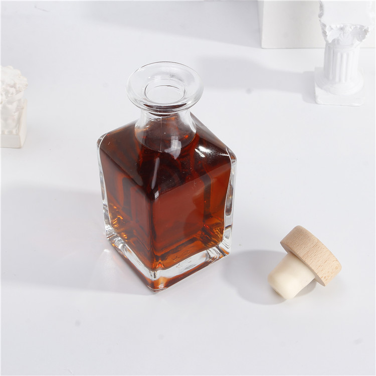 100ml 200ml Square Weeding Glass Bottle Small Bottle With Cork Stopper For Alcohol