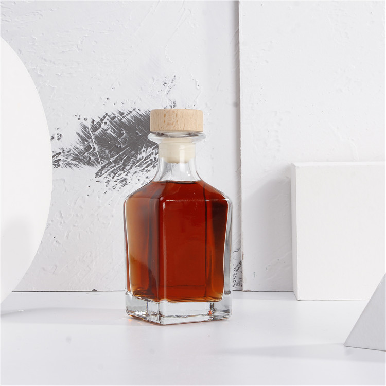 100ml 200ml Square Weeding Glass Bottle Small Bottle With Cork Stopper For Alcohol
