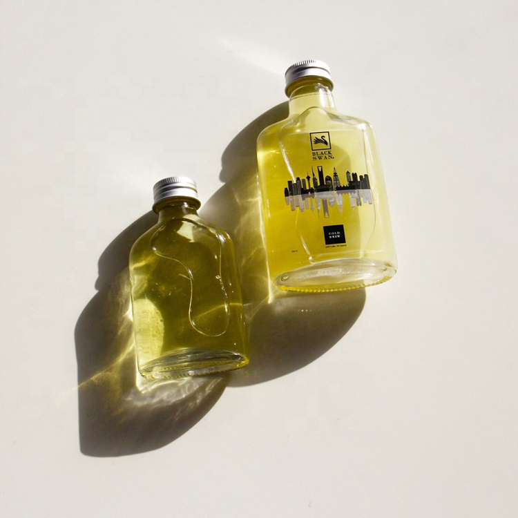 100ml 200ml Stocked Flat Glass Bottle Hip Flask Glass Bottle With Metal Screw Lid For Whisky Vodka Cold Brew Coffee