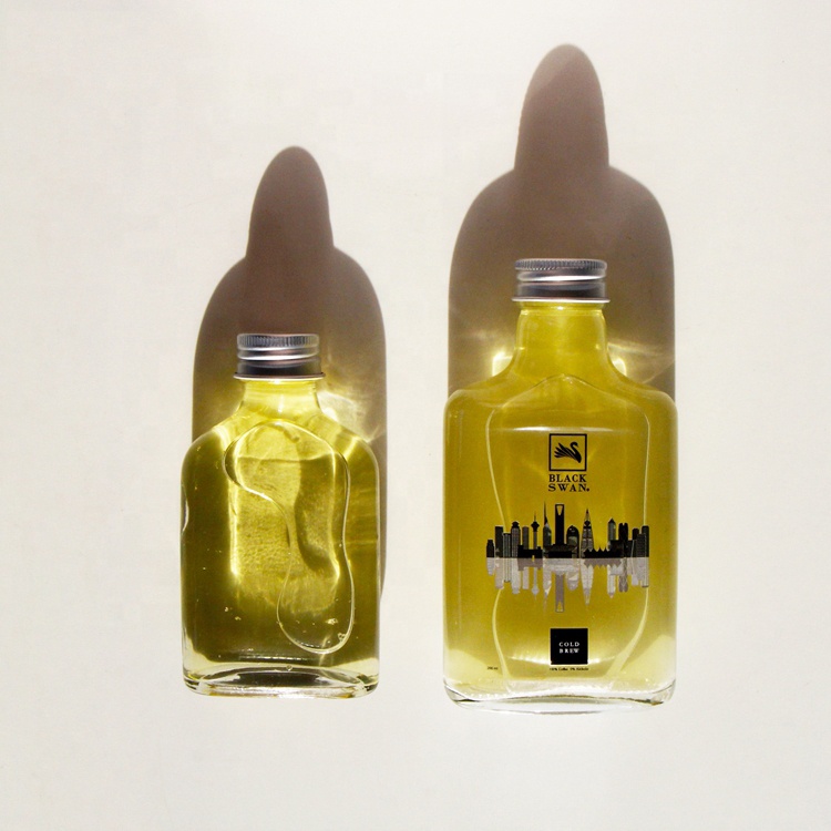 100ml 200ml Stocked Flat Glass Bottle Hip Flask Glass Bottle With Metal Screw Lid For Whisky Vodka Cold Brew Coffee