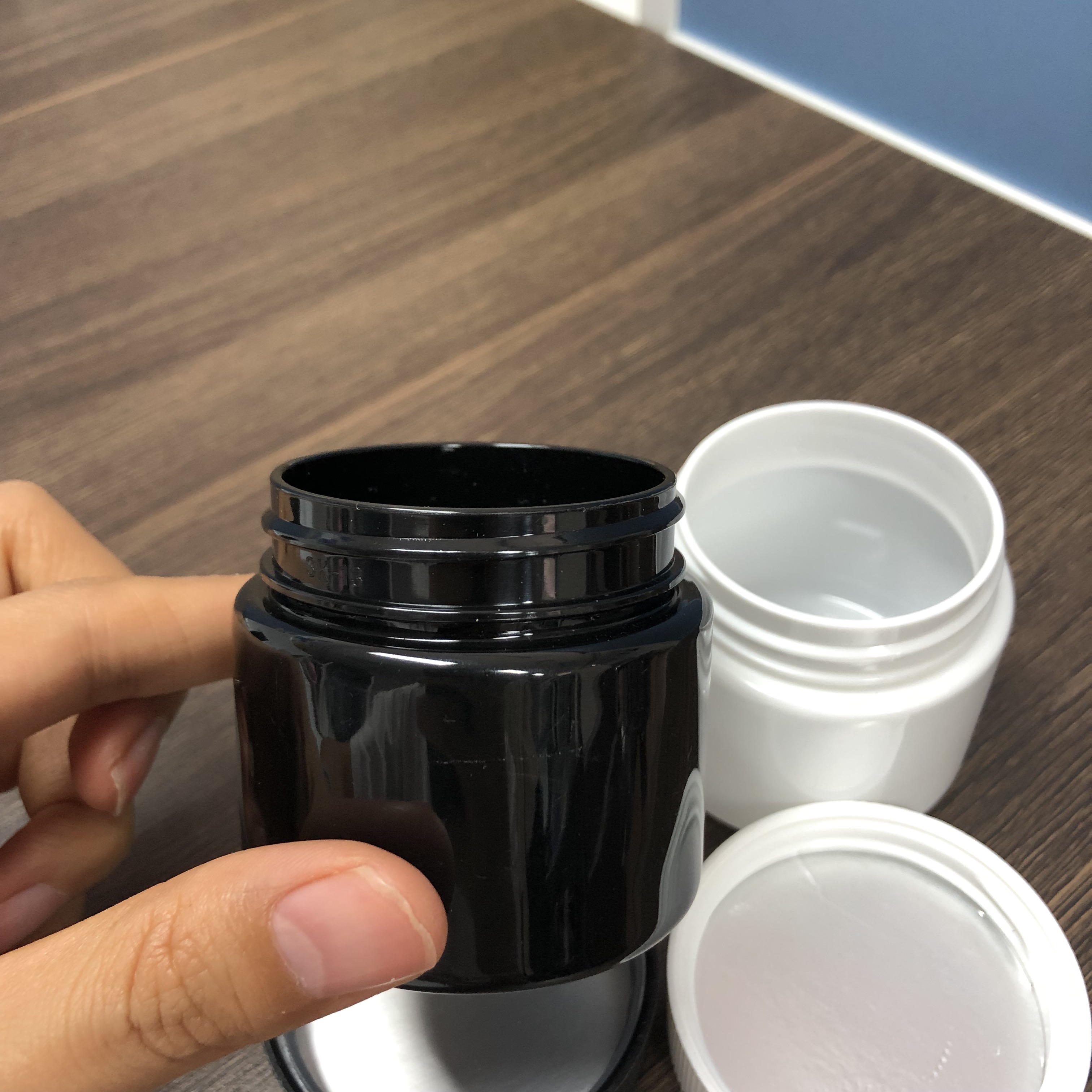 100ml CRC PET Jar Childproof PET jar Plastic Cylinder Medicine Pharma Jar Opaque color with Press Cap Wholesale