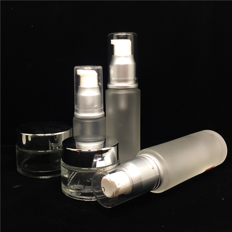 100ml clear frosted cosmetic bottle with pump bamboo cap
