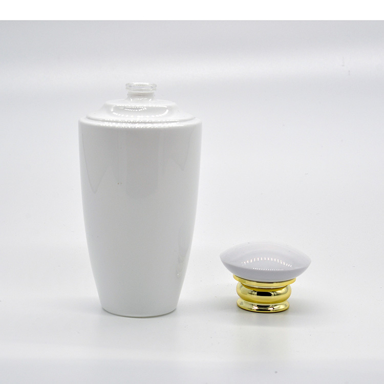 100ml high quality black white glass perfume bottle with pump sprayer low MOQ