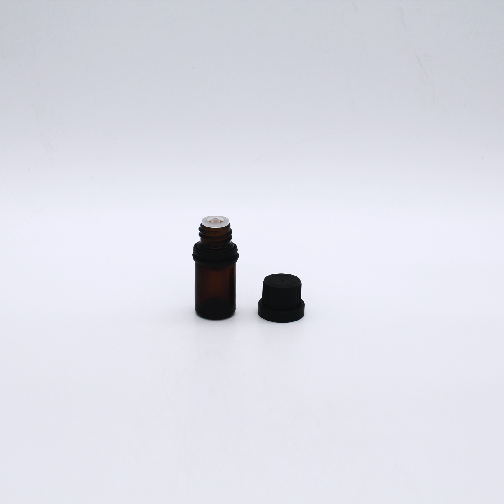 10ml 15ml 30ml oil essential amber glass bottle with plastic screw cap