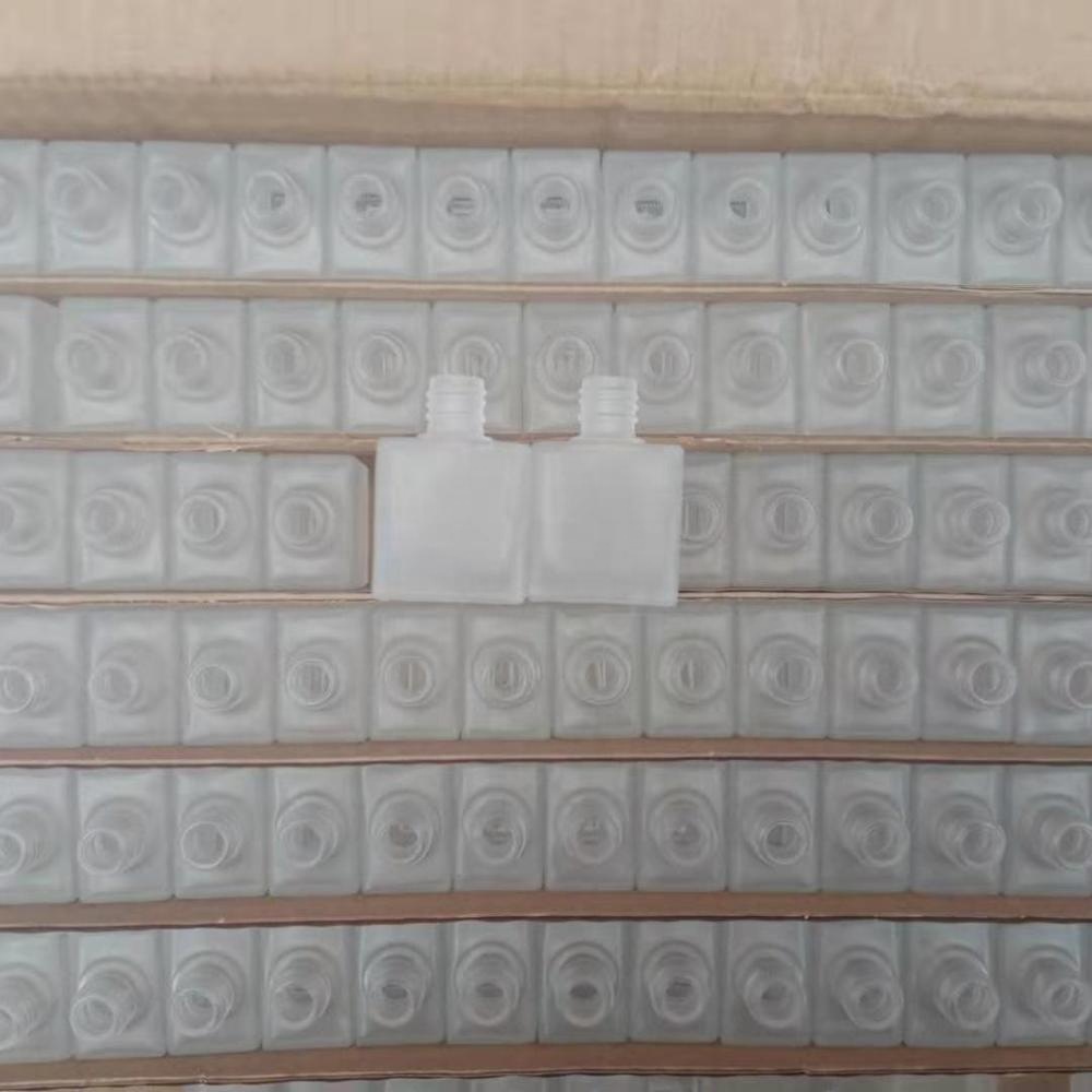 10ml High Quality Frosted Hanging Diffuser Bottles For Car With Wooden Cover