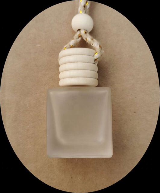 10ml High Quality Frosted Hanging Diffuser Bottles For Car With Wooden Cover