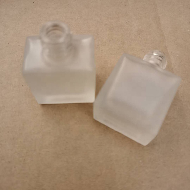 10ml High Quality Frosted Hanging Diffuser Bottles For Car With Wooden Cover