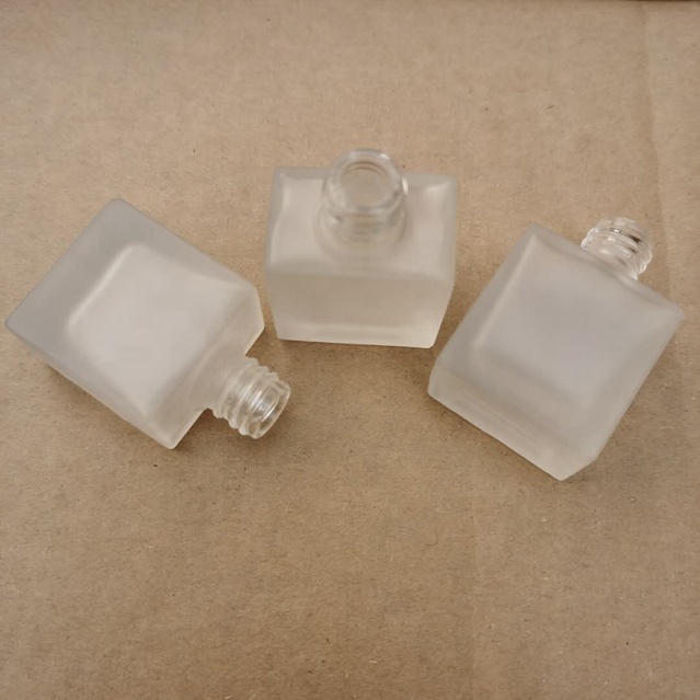 10ml High Quality Frosted Hanging Diffuser Bottles For Car With Wooden Cover