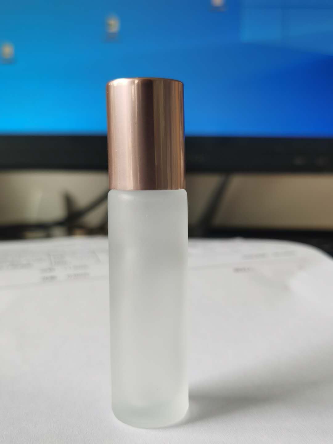 10ml clear/frosted glass roll on roller ball bottle with rose Gold cap for perfume/essential oil