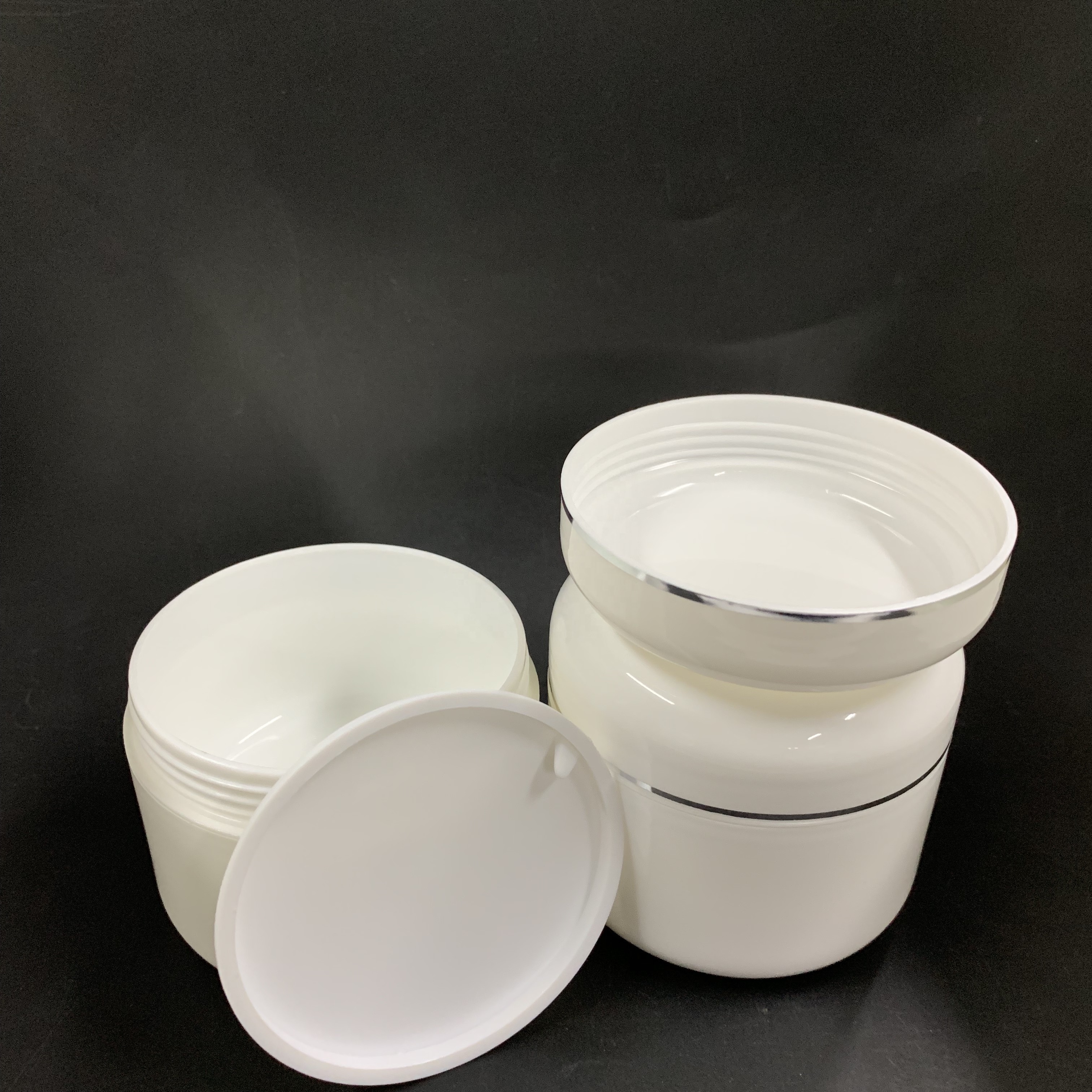 120g White Double Wall Cream PlasticJar With Plastic Dome Unlined Gold Stamping Cap For Cosmetic