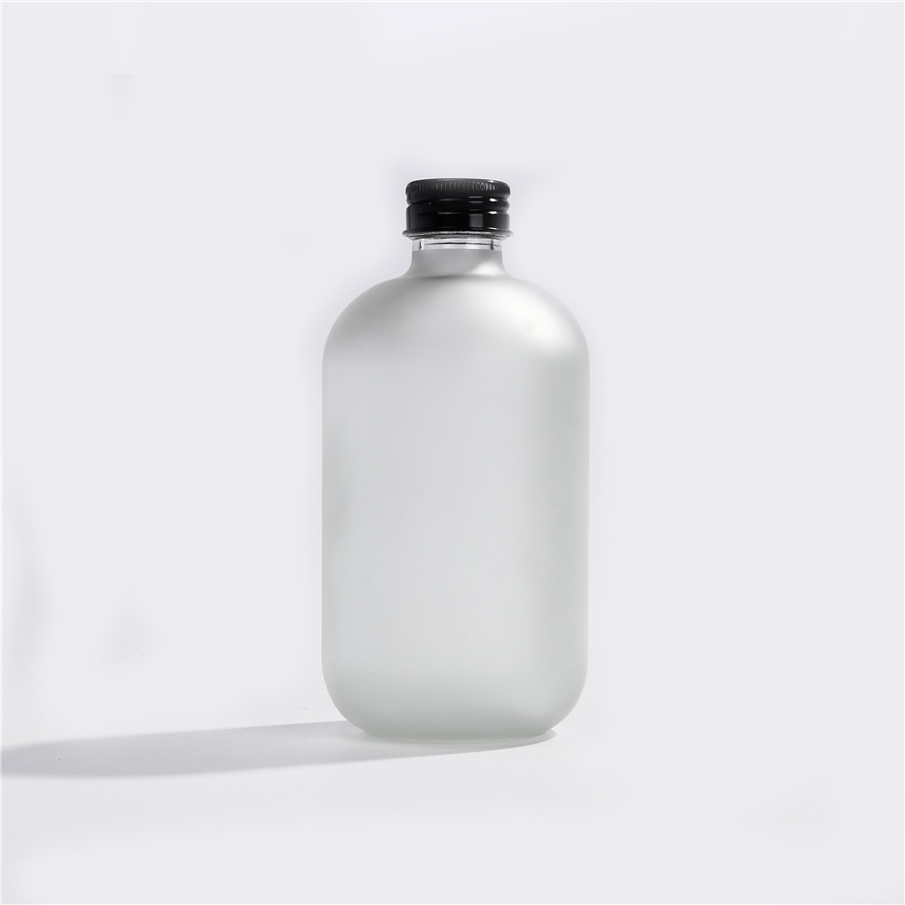 150ml 250ml Round Frosted Screw Top Juice Glass Coffee Bottle With Cork For Beverage Packaging