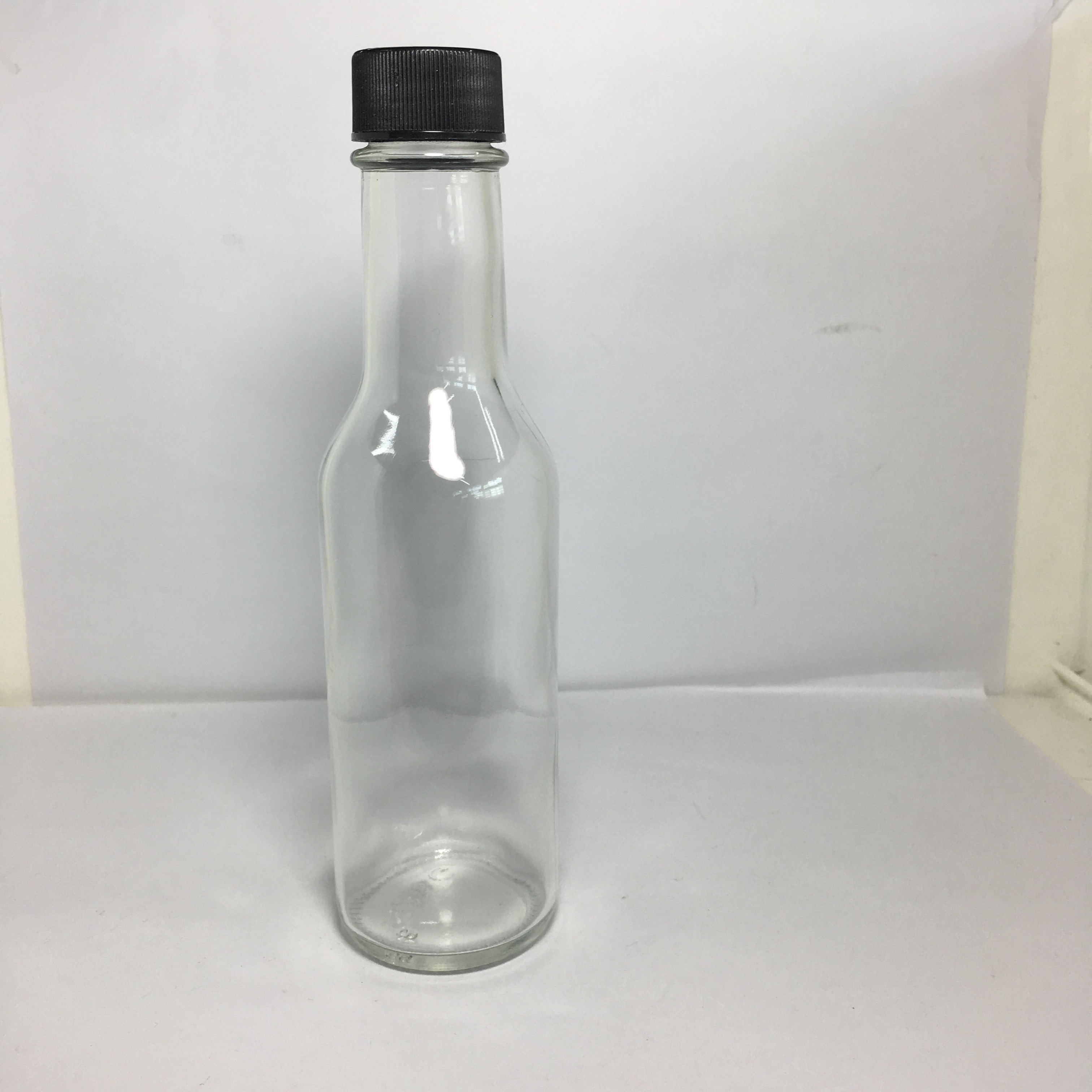 150ml 5oz clear glass sauce woozy bottle with 24-414 black screw cap and insert
