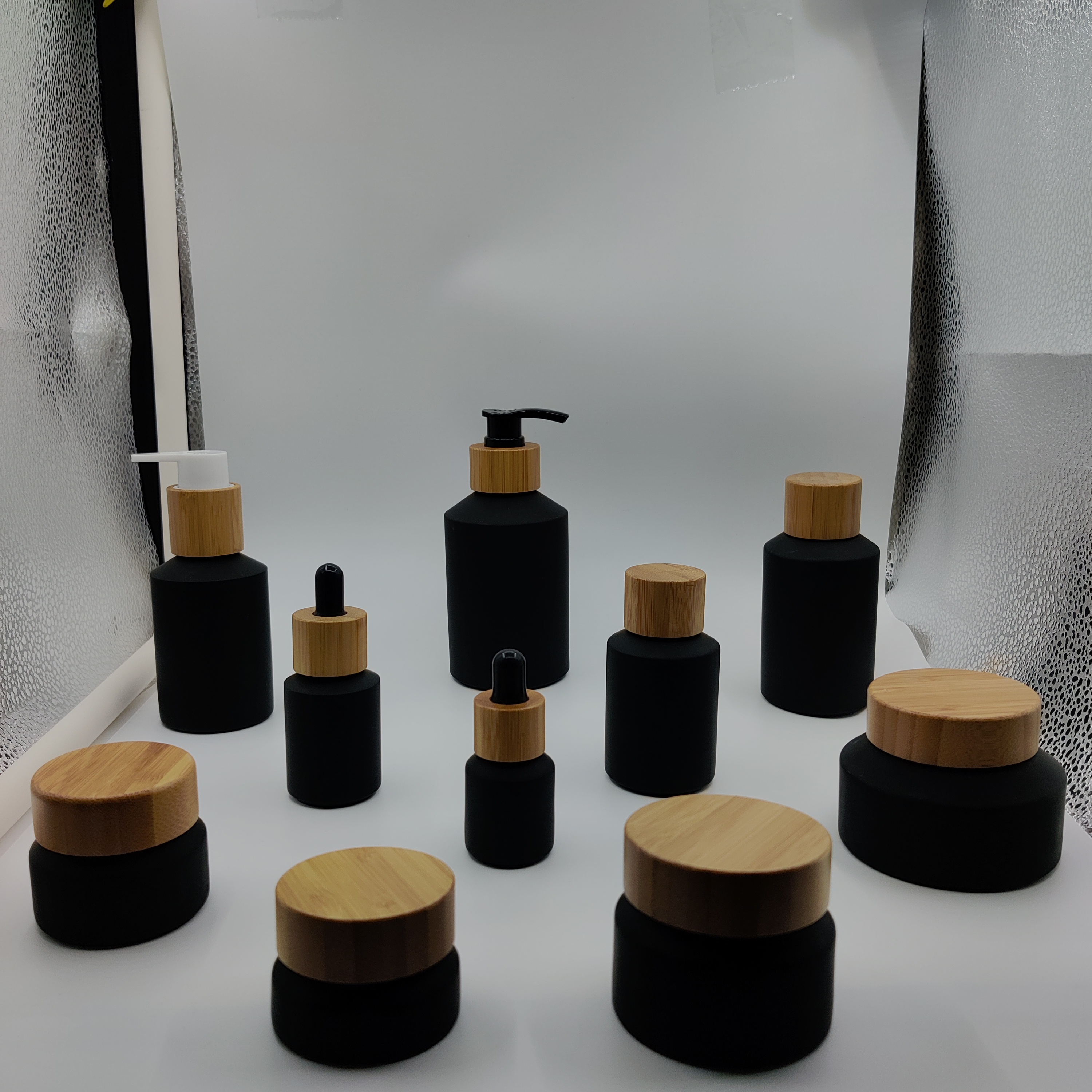 15g 30g 50g 100g Cosmetic packaging frosted black cream glass jar with really wood screw lid