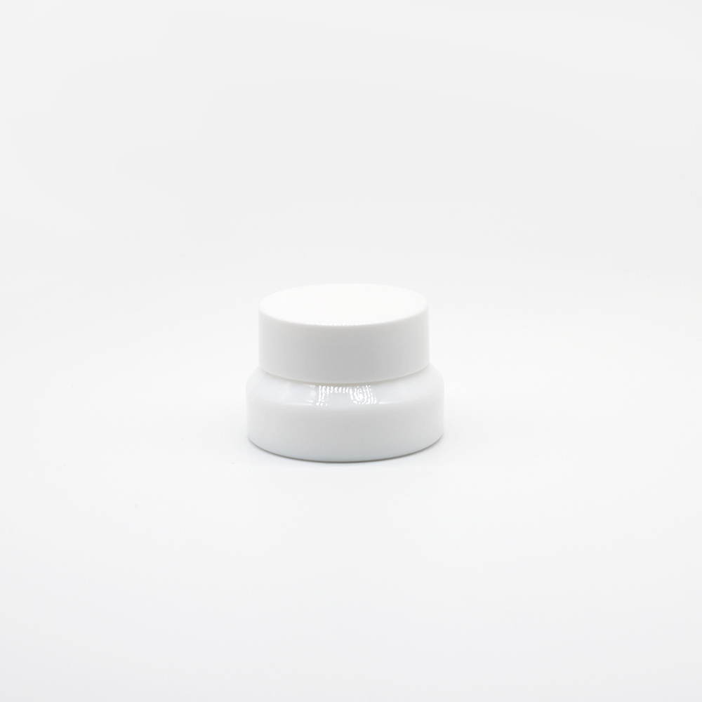 15g slope shoulder opal glass eye cream jar with plastic lid are made in China