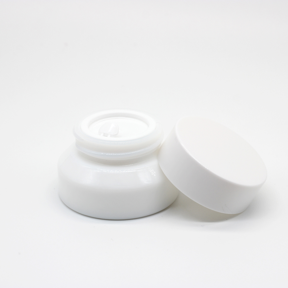 15g slope shoulder opal glass eye cream jar with plastic lid are made in China