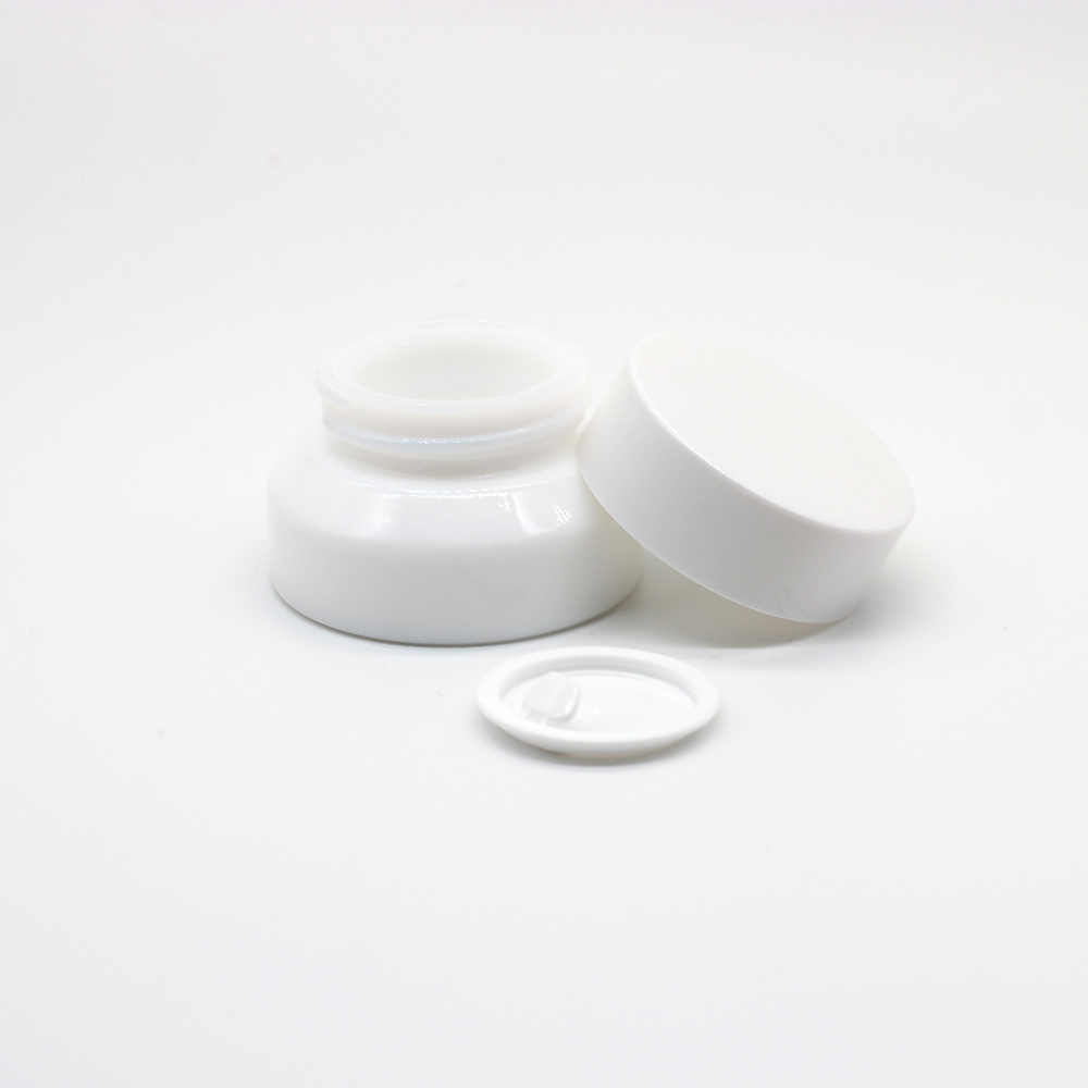 15g slope shoulder opal glass eye cream jar with plastic lid are made in China