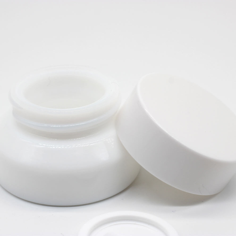 15g slope shoulder opal glass eye cream jar with plastic lid are made in China
