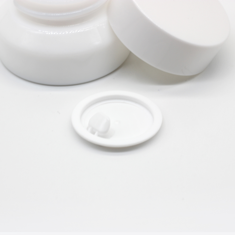 15g slope shoulder opal glass eye cream jar with plastic lid are made in China