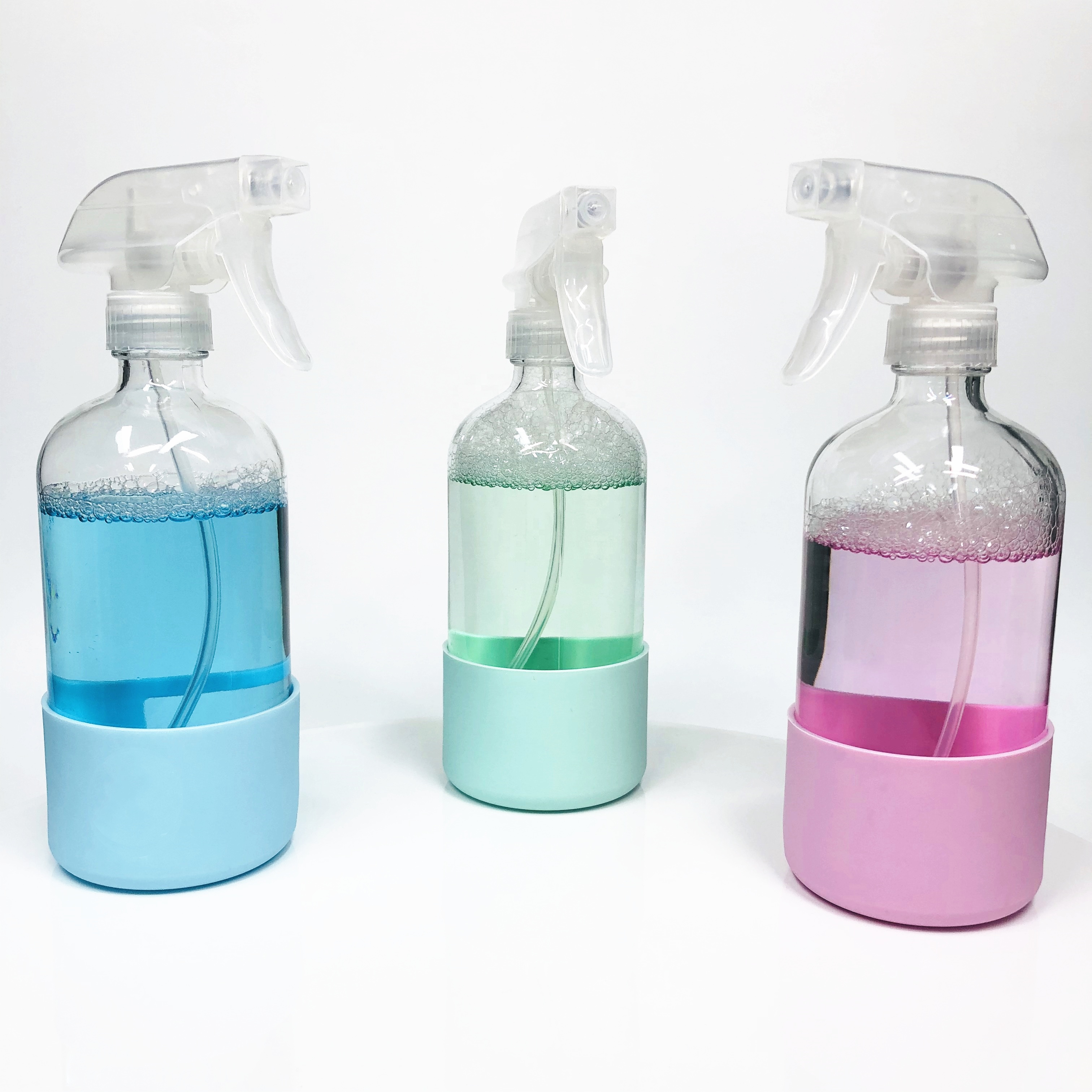 16oz clear boston round glass spray bottle 500ml with colorful silicone sleeve base for bathroom cleaning
