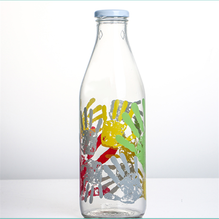 1L empty Italian sealed milk glass bottle