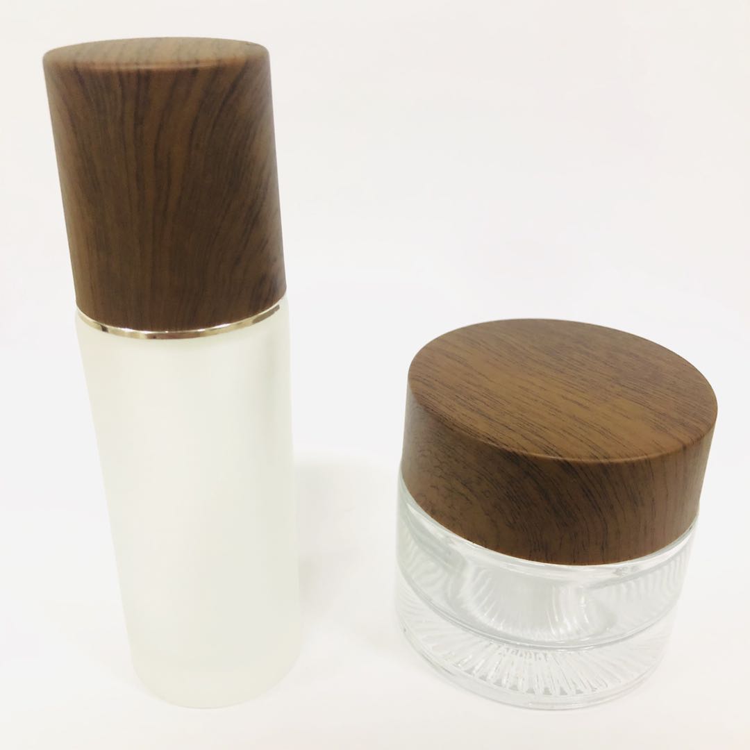 1OZ Great Quality and Luxury Round Lotion Glass Bottle For Cosmetic With Wooden Caps