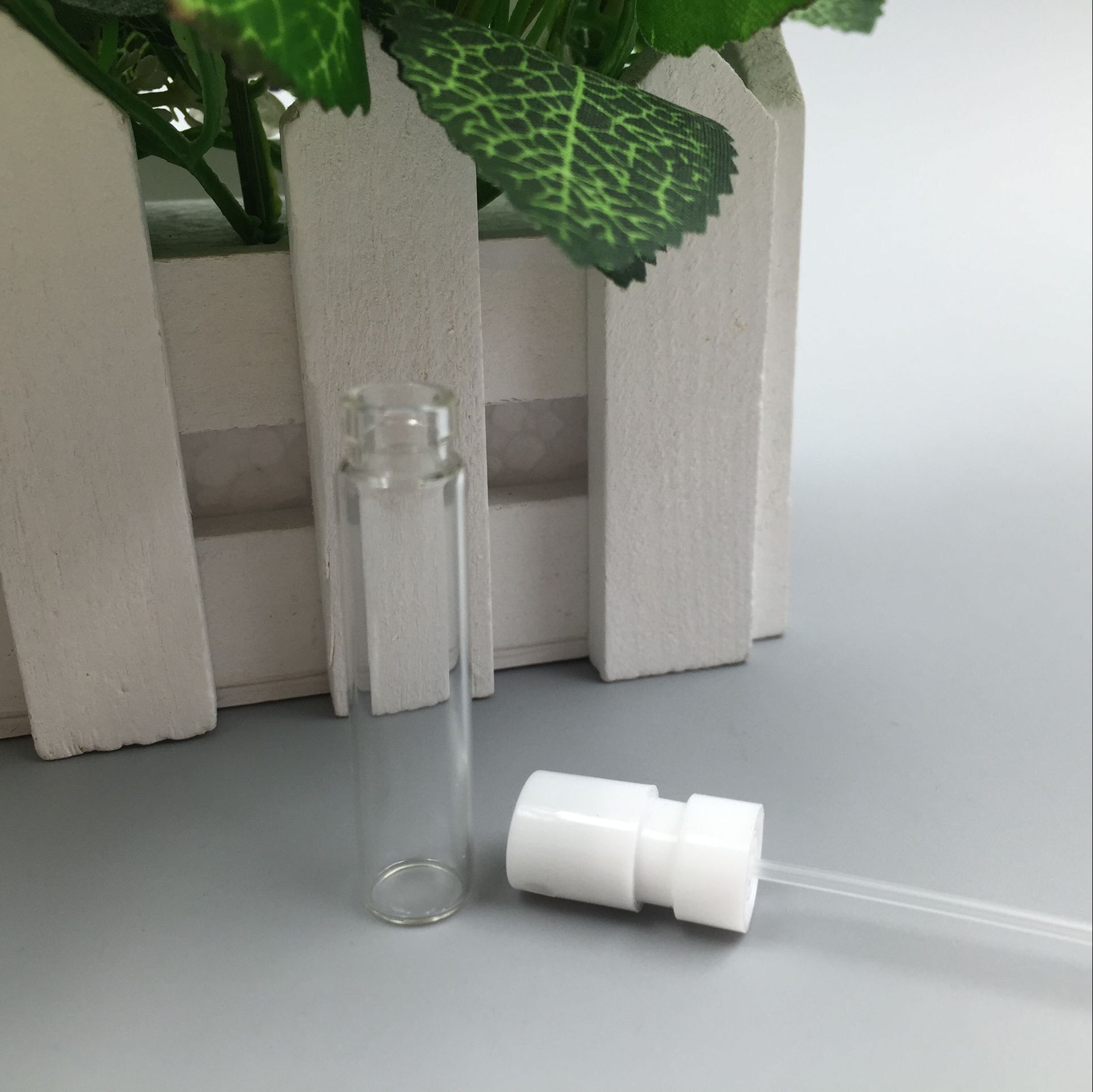 1ml 1.5ml 2ml Small Sample French Plastic Nozzle Perfume Sprayer Glass Bayonet Bottle for test travel
