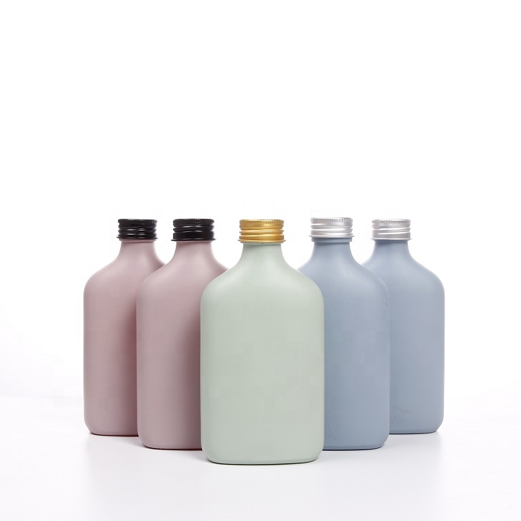 200ml Custom color painted flat cold brew coffee glass bottle with black gold lid