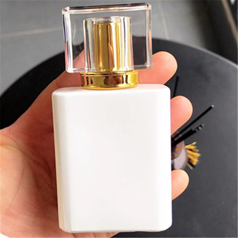2019 New Style Glass Square Crystal Spray Perfume Bottle 50ml