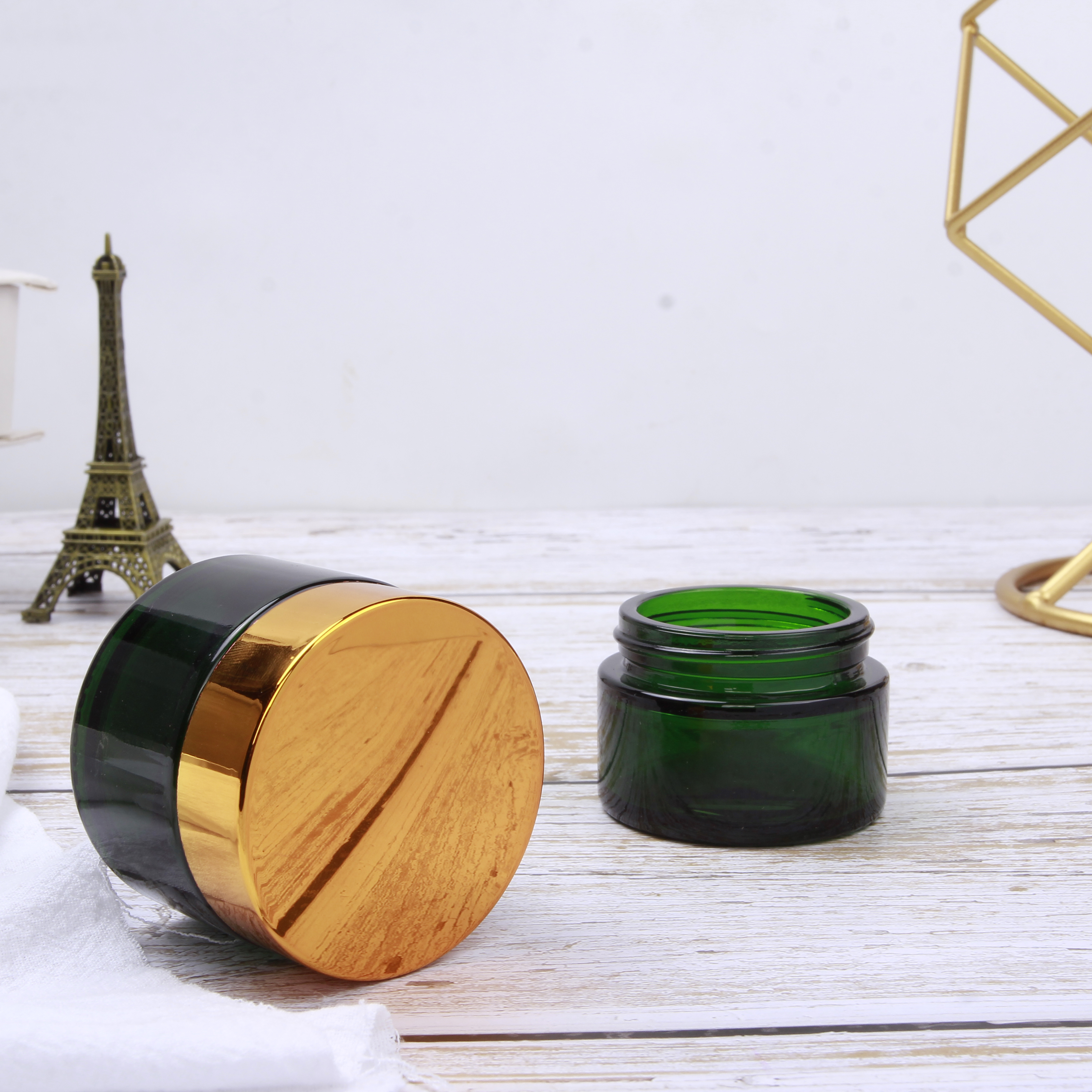 2020 15g/30g/50g Clear Or Amber Empty Glass Jars For Cream Cosmetic Jars With Gold or Sliver Lids