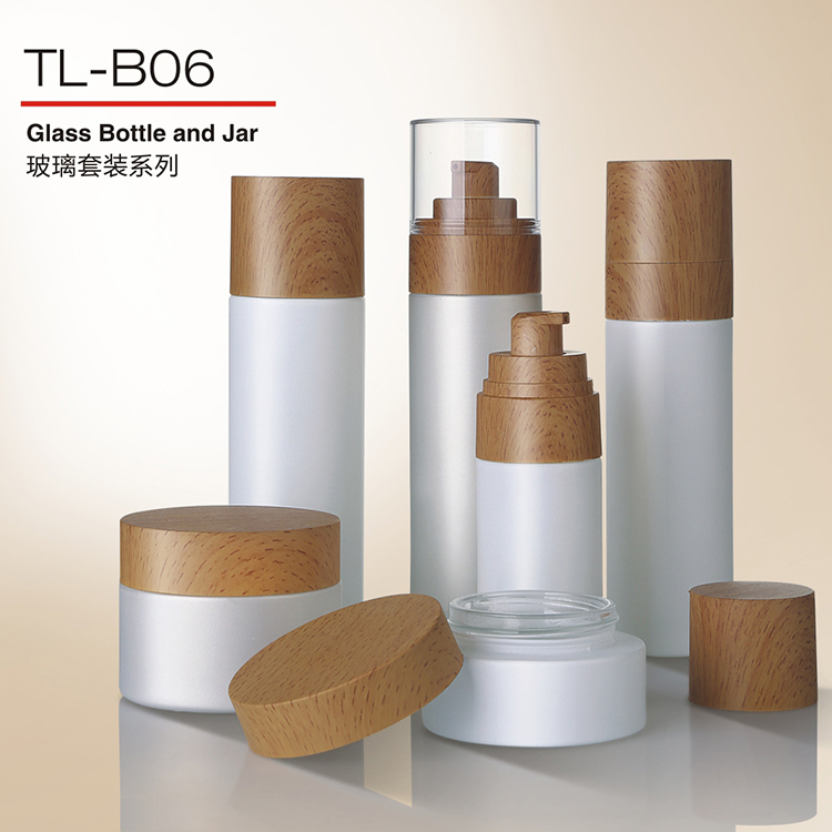 2020 China supplier glass lotion bottle pump with lid wood bamboo decoration luxury cosmetic packaging
