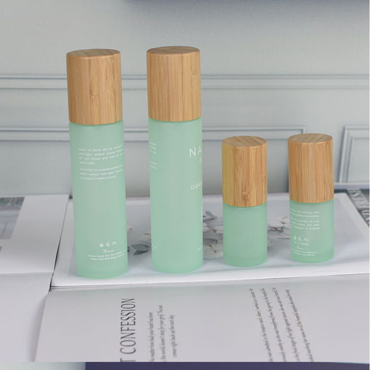 2020 Hot Sell Cylinder Shape Frosted Glass Bamboo Lotion Pump Emulsion Bottle Portable Travel Spray Bottle