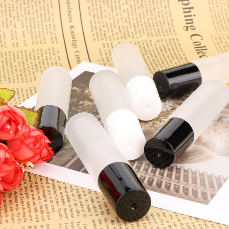 2020 New Design 10ml 15ml Cosmetic Packaging Perfume/Serum/Essential Oil Roll on Glass Bottles With Metal Roller Ball and Cap