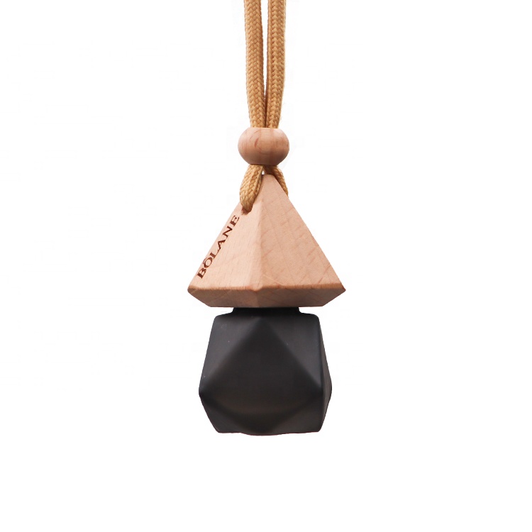 2020 New Design Cheap Clear Empty Hanging Car Diffuser Perfume Bottle 8 ml With Wooden Cap