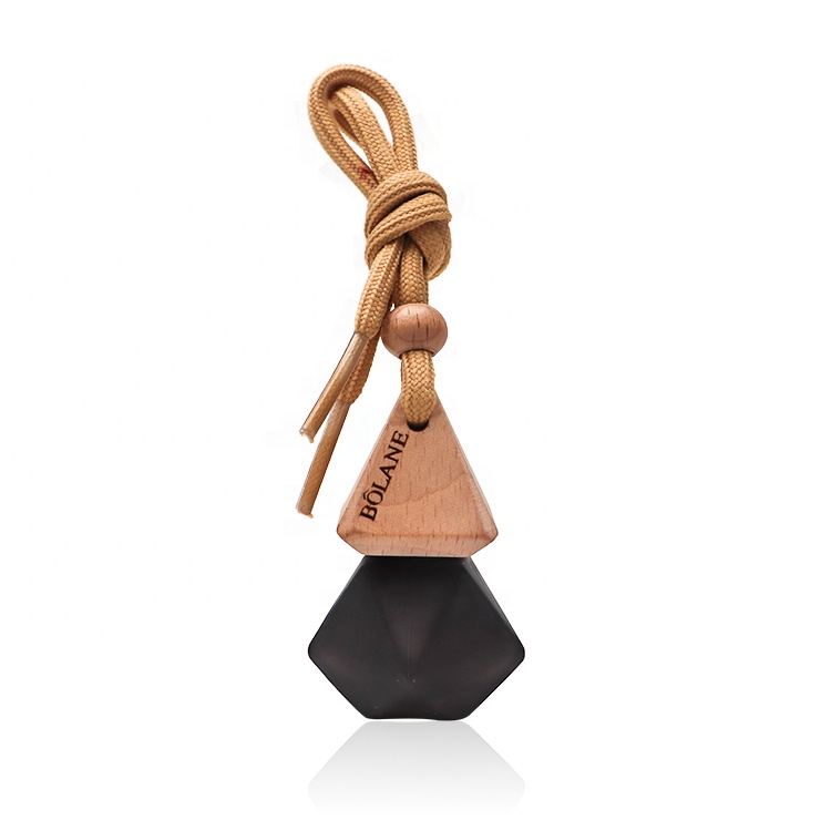 2020 New Design Cheap Clear Empty Hanging Car Diffuser Perfume Bottle 8 ml With Wooden Cap