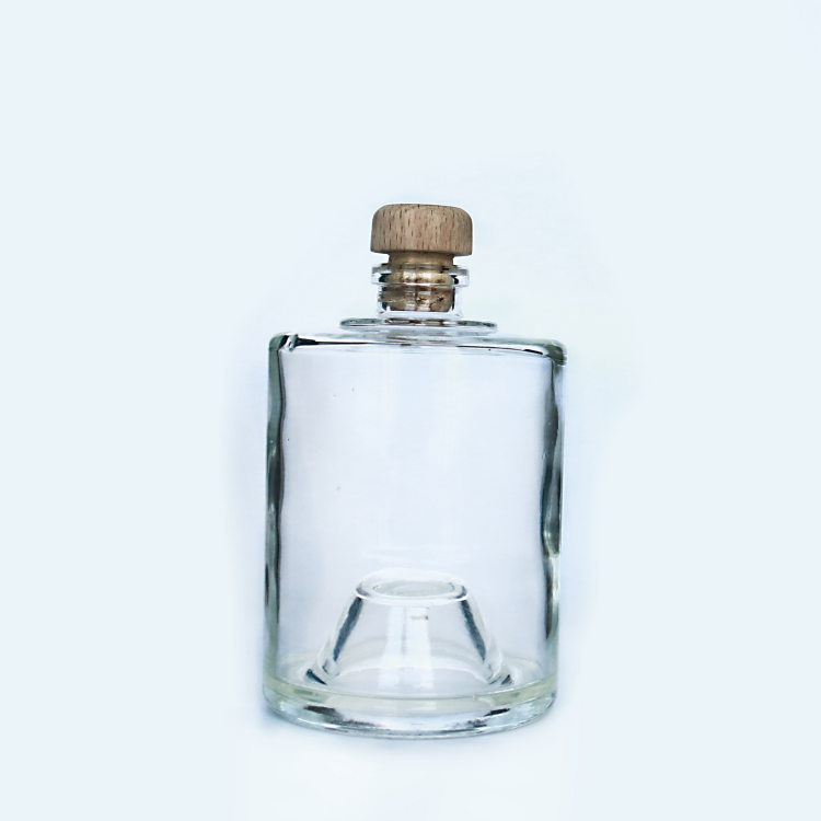 2020 New Design Stacking Glass Bottle For Whisky Vodka Liquor