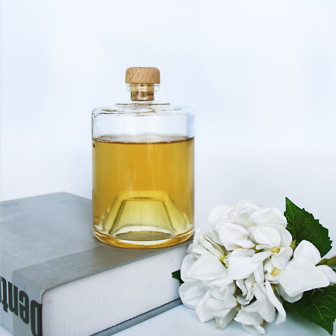 2020 New Design Stacking Glass Bottle For Whisky Vodka Liquor