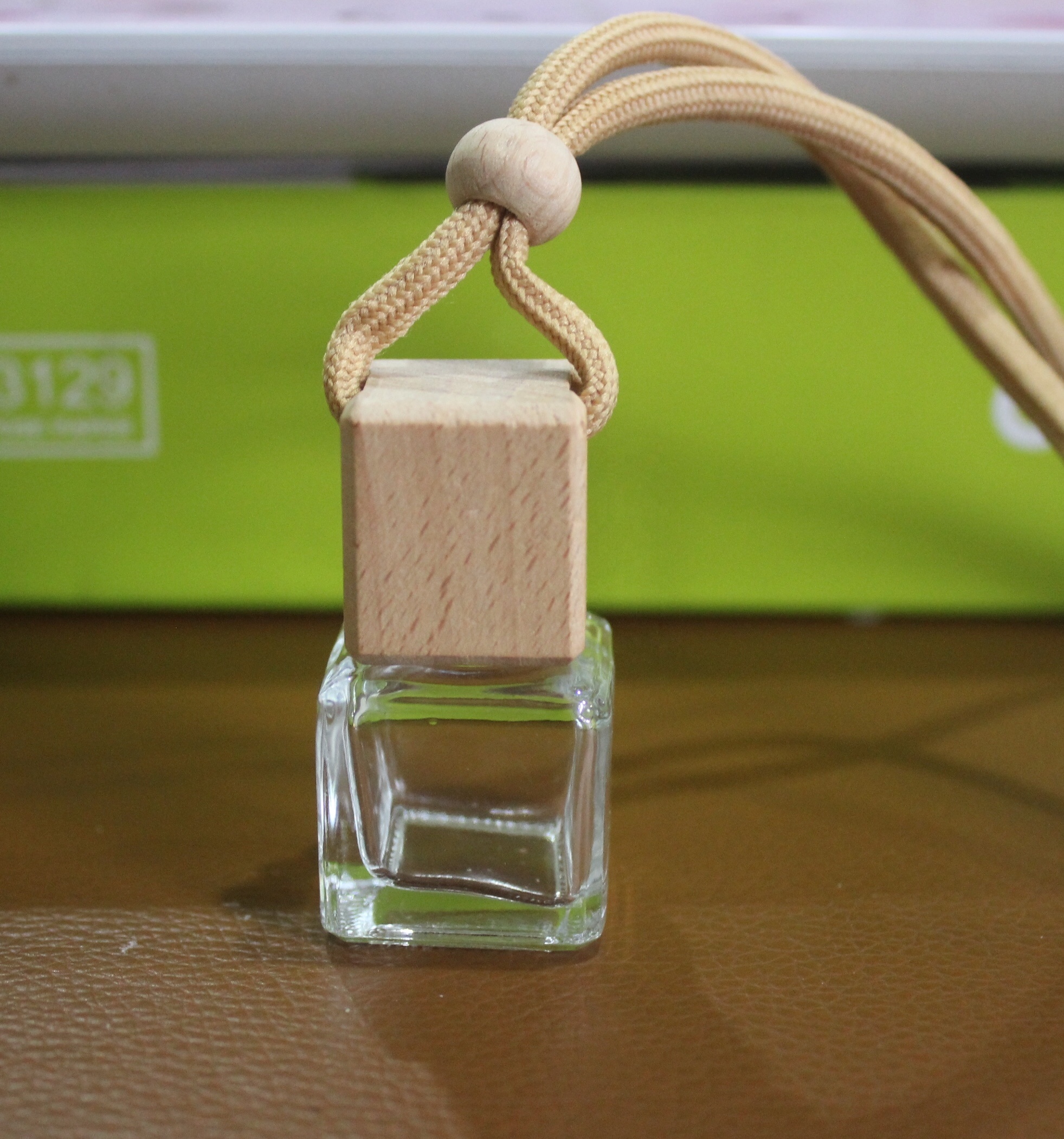 2020 New arrival square 8ml glass aroma bottles car scented bottle car diffuser hanging perfume filled bottles