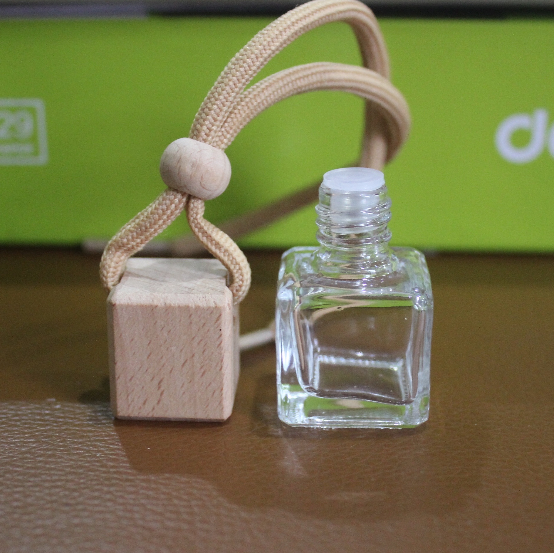 2020 New arrival square 8ml glass aroma bottles car scented bottle car diffuser hanging perfume filled bottles