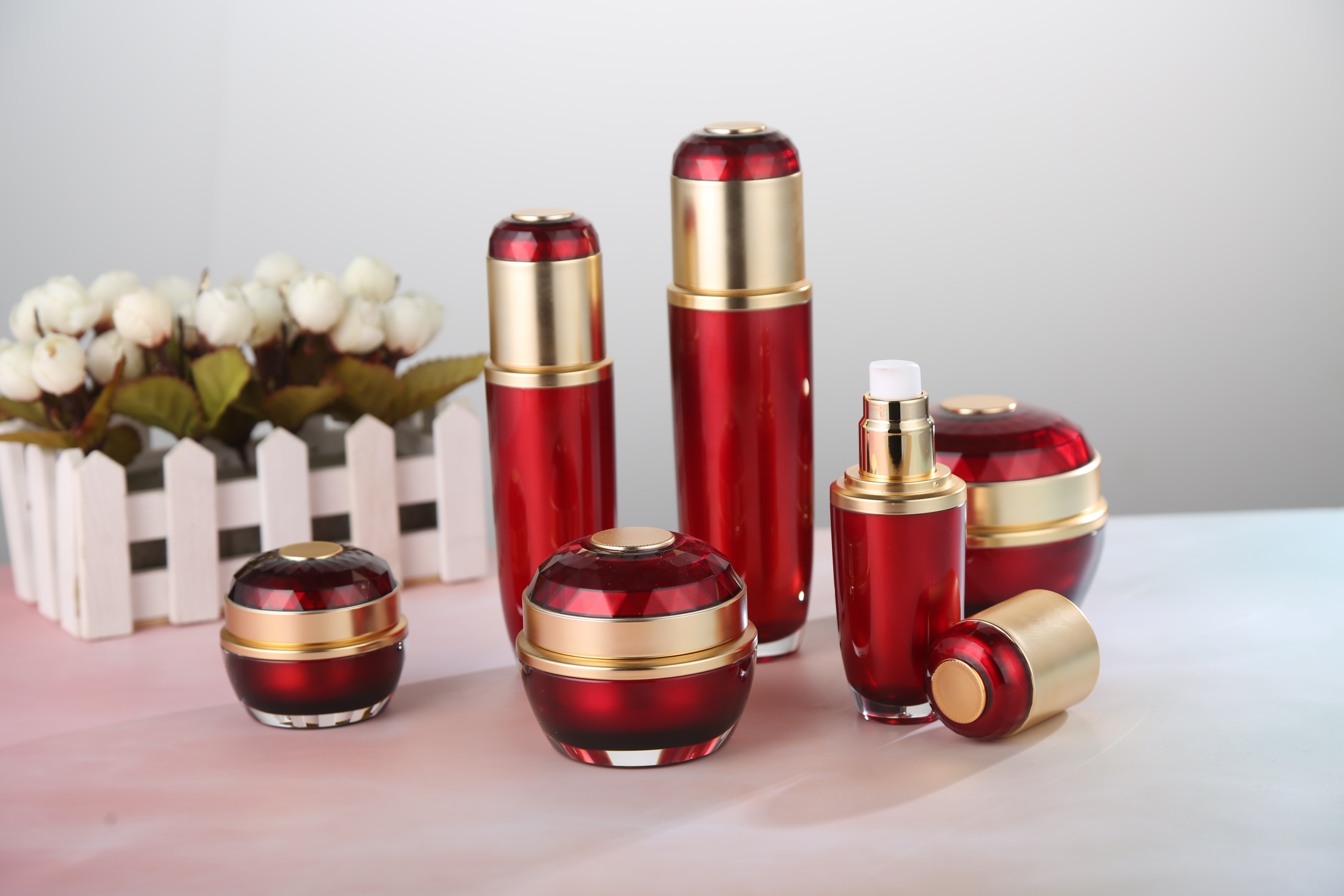 2020 New design YICAI Free Sample Korean style Custom printed Cream Bottle Jar 30g 50g 100g