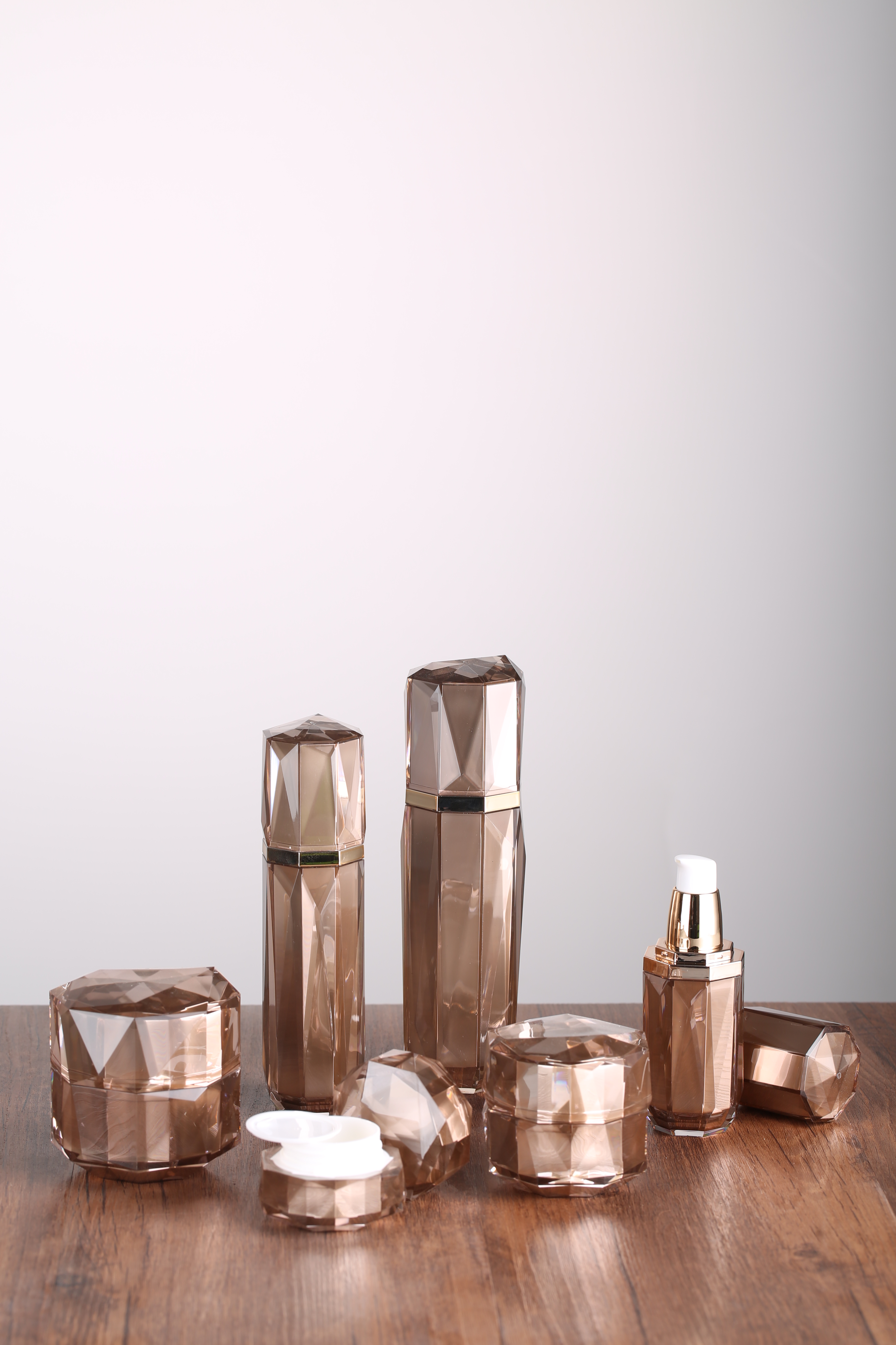 2020 New design YICAI prismatic Cosmetic square Set 30g 50g