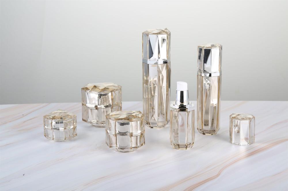 2020 New design YICAI prismatic Cosmetic square Set 30g 50g