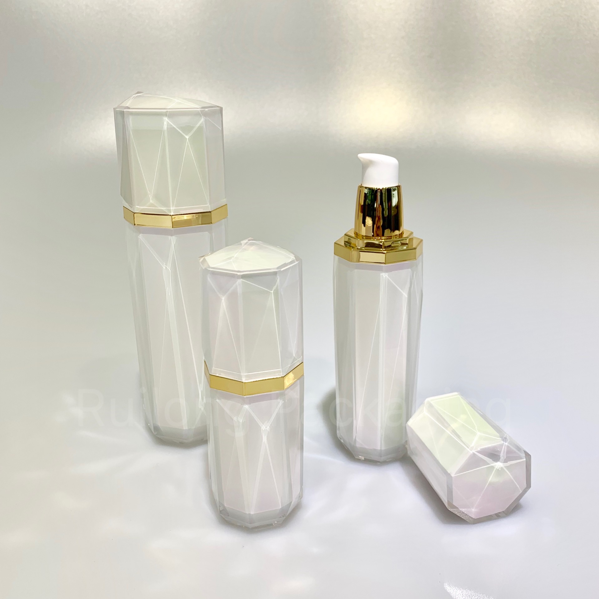 2020 New design YICAI prismatic Cosmetic square Set 30g 50g