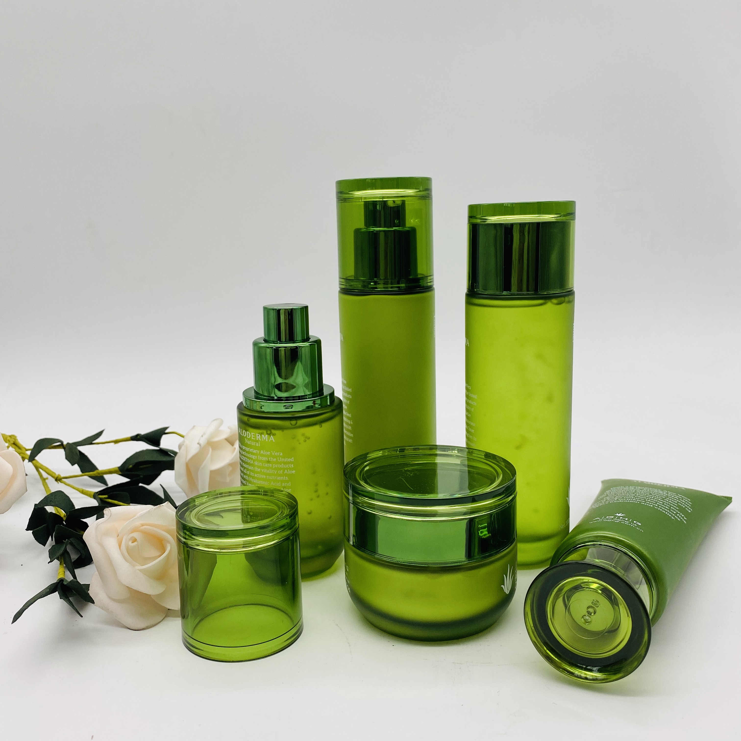 2020 Newest style cosmetic package set glass lotion bottle and skincare face care cream jar