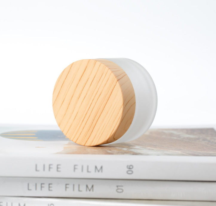 2020 factory direct sale high quality face cream beauty 15g 30g 50g 100g frosted clear glass cream jar with bamboo lid