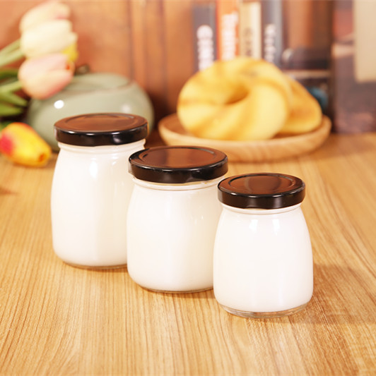 2021 Cheap 50ml 100ml food container yogurt milk clear glass bottles storage pudding jar with plastic lid metal lids